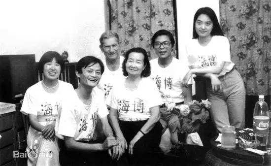 小時候竟的馬云 和 創(chuàng)業(yè)時候的馬云 是這樣？(圖1)
